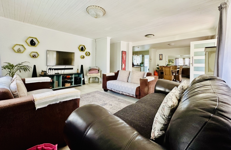 6 Bedroom Property for Sale in Onrus Western Cape